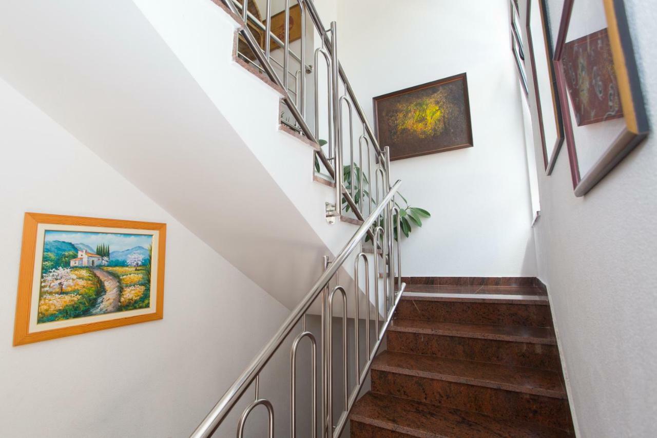 Apartments Mihic Makarska Exterior photo
