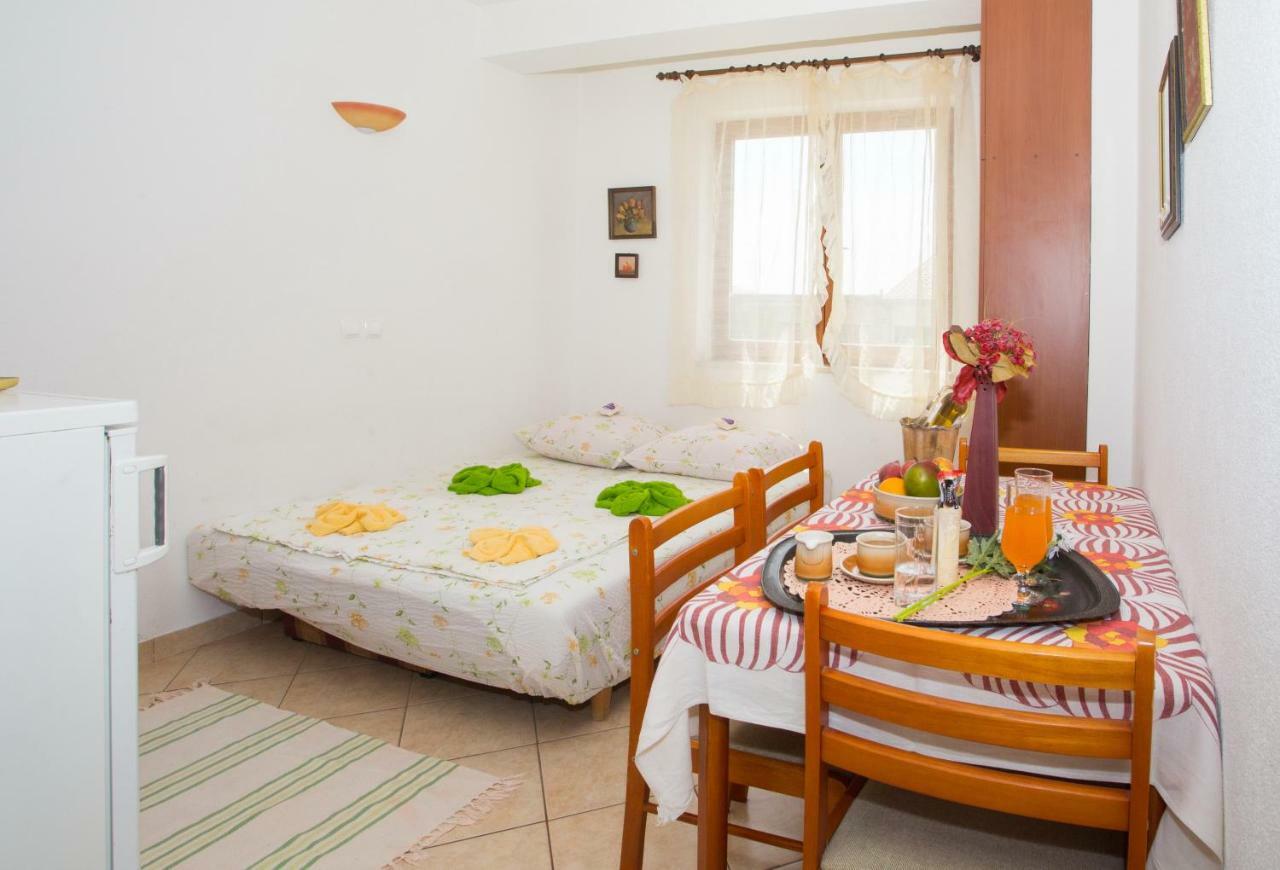 Apartments Mihic Makarska Exterior photo