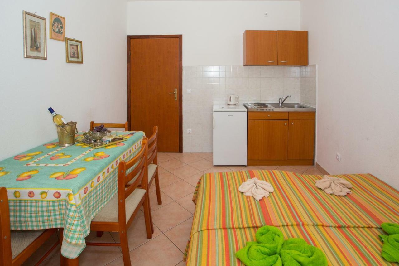 Apartments Mihic Makarska Exterior photo